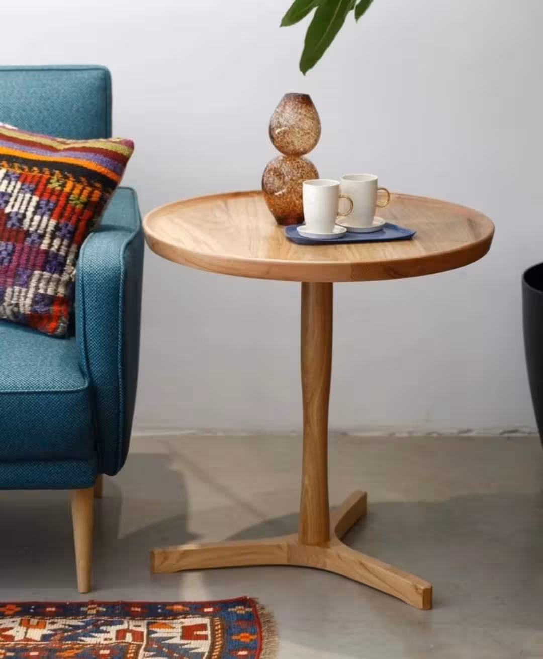 Round Pedestal Bistro Accent Table with Curved Legs