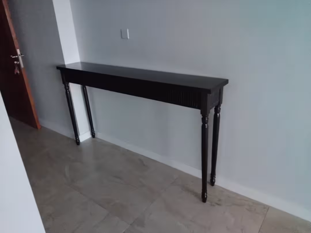 Heritage Turned-Leg Entryway Console