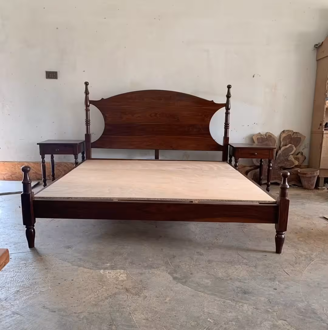Royal Heritage Four-Poster Bedroom Suite