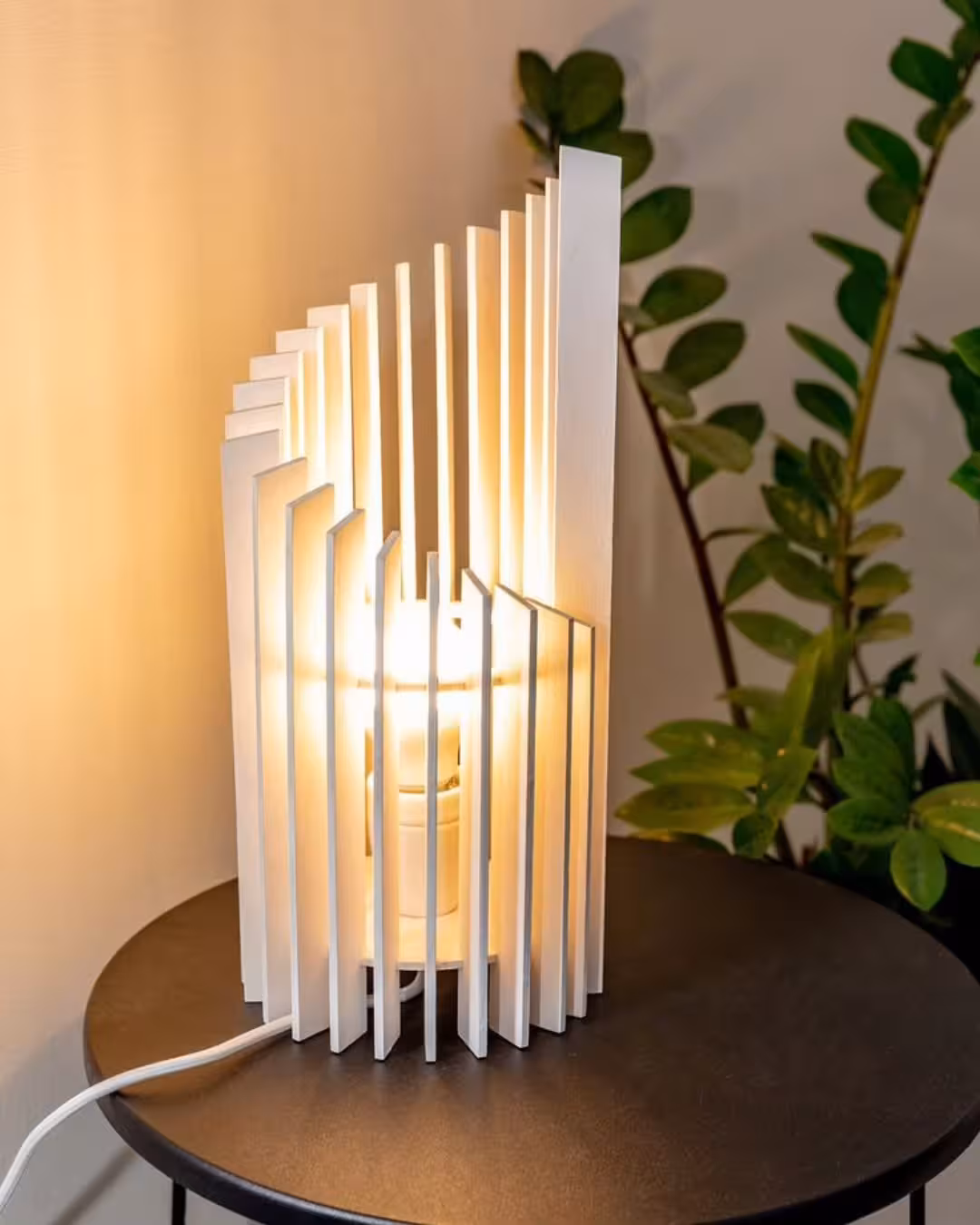 Exquisite Timeless Curved Slat Spiral Table Lamp